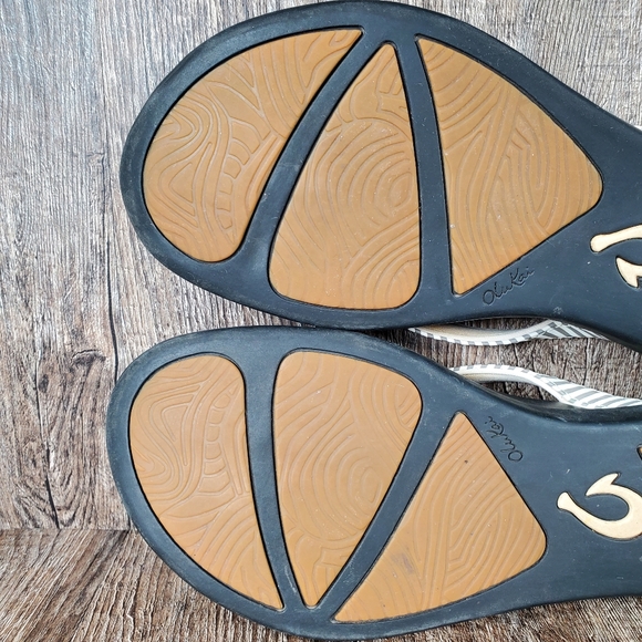 OluKai Ho’Opio Women's Size 11 Bone Stripe Gray Black Flip Flops Sandals - Picture 8 of 12